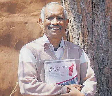 Africa Bible Commentary 
 pioneer Solomon retires