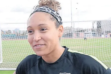 USA: female footballer booed for beliefs